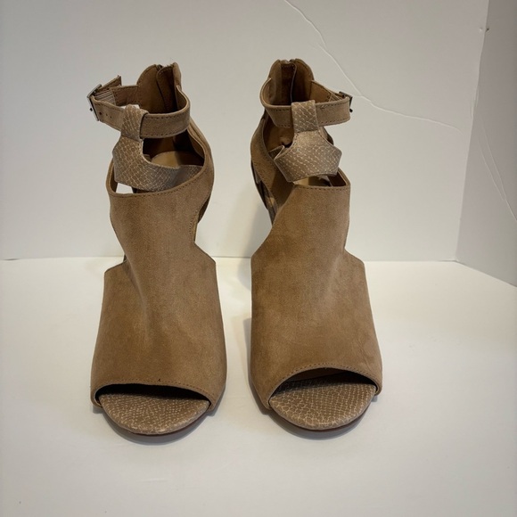 Shoe Dazzle Beige Fabric Stiletto
Pumps - Picture 2 of 6